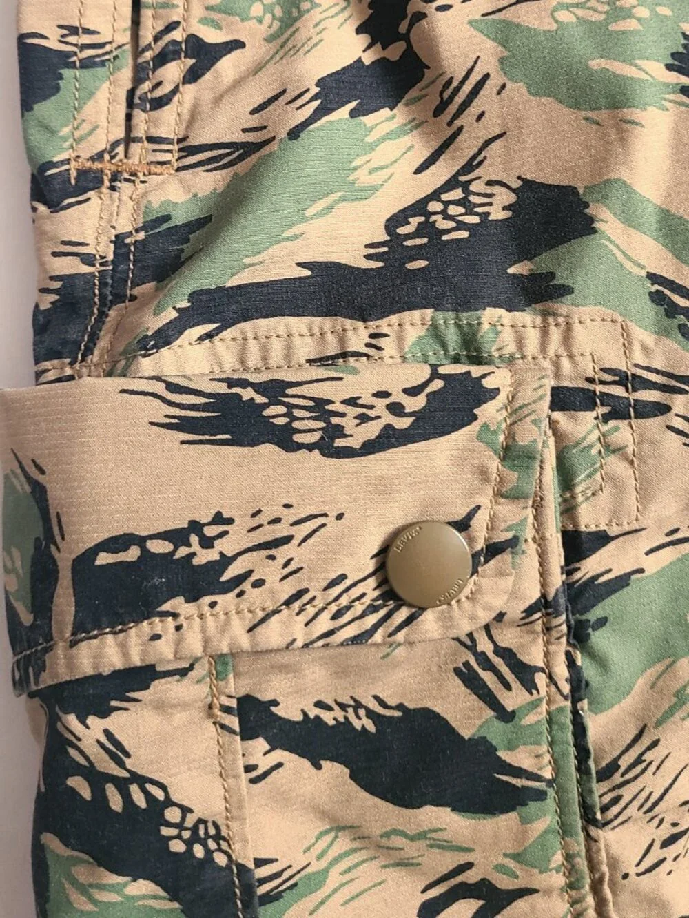 Levis Snap Camo Cargo Shorts Men Sz 36W